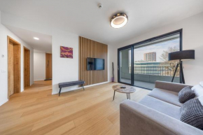 Stylish Downtown Apartment - Top Location & Parking